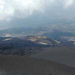 lavastrom und krater